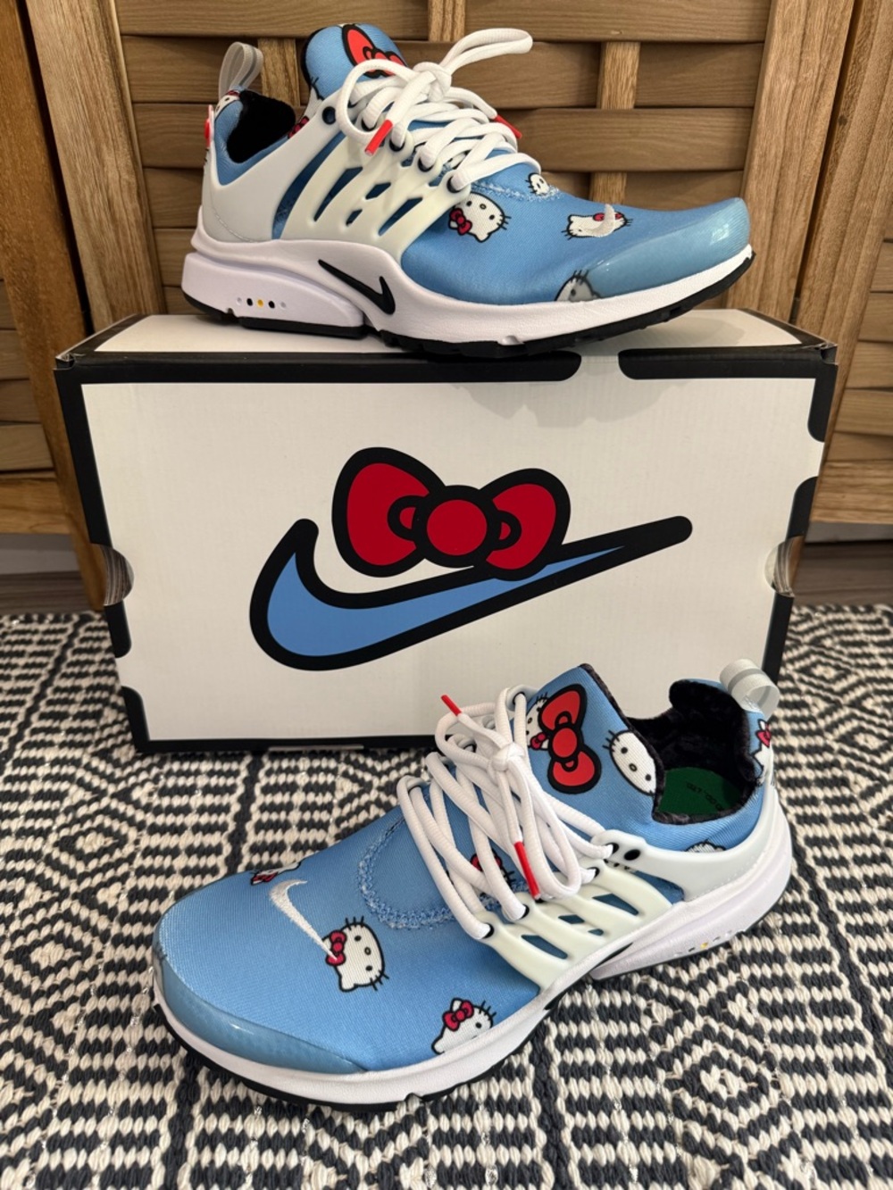 Nike Air x Sanrio Hello Kitty Presto QS 2022 University Blue / Black / White